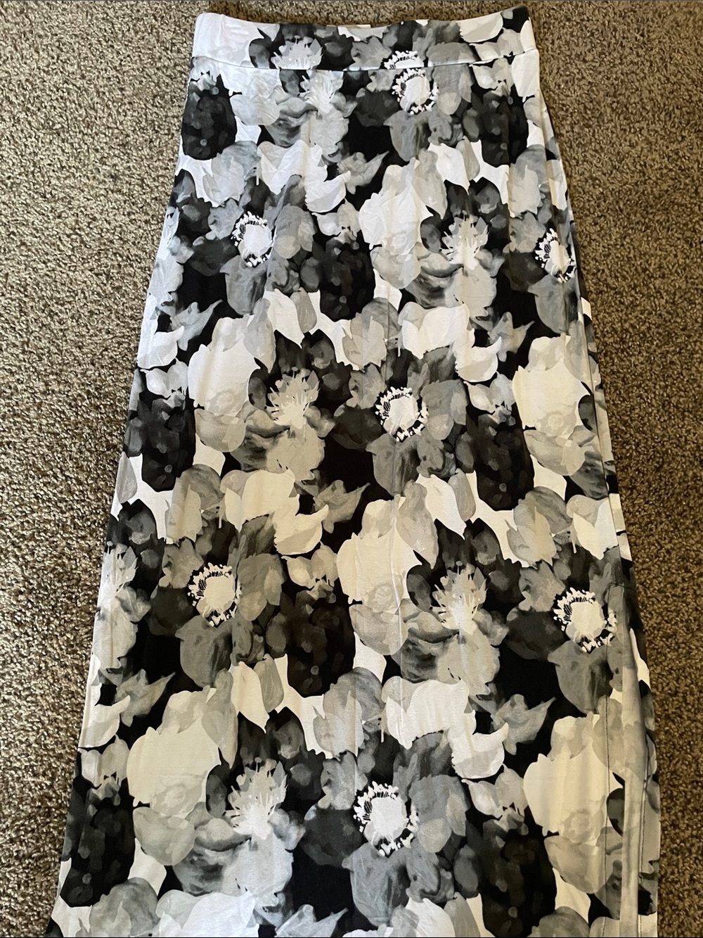 Liz Claiborne black, gray, and white watercolor floral maxi skirt size xs